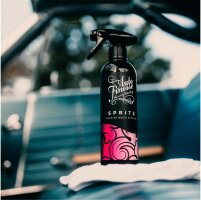 Kunststoffe im Fahrzeuginnenraum pflegen mit Auto Finesse