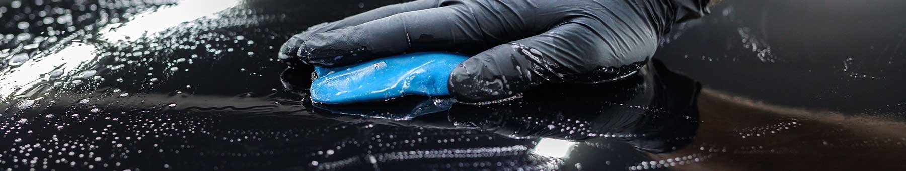 Lackknete und Gleitmittel im Einsatz